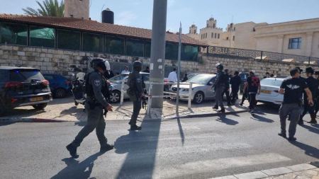 ارتقاء فلسطينيّ بتنفيذ عمليّة طعن بالقدس واصابة شرطي